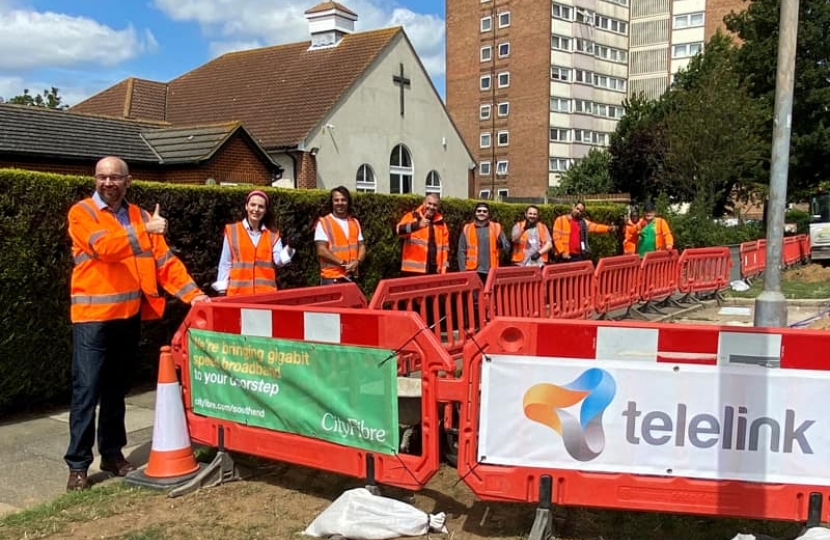 James Duddridge MP visits at CityFibre dig site in Southend