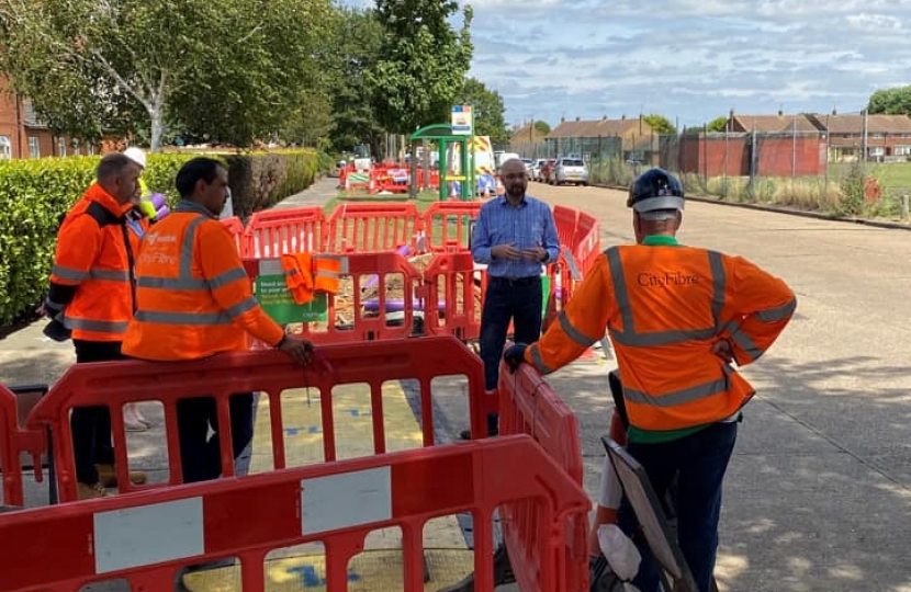 James Duddridge MP visits at CityFibre dig site in Southend