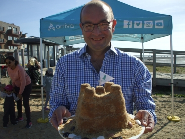 james Duddridge with cake