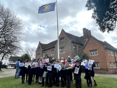 Photo of Sir James Duddridge KCMG MP, Anna Firth MP, the Mayor of Southend and pupils from St Helen’s Catholic Primary School with their hand drawn flags following the raising of the Commonwealth Flag for Peace.